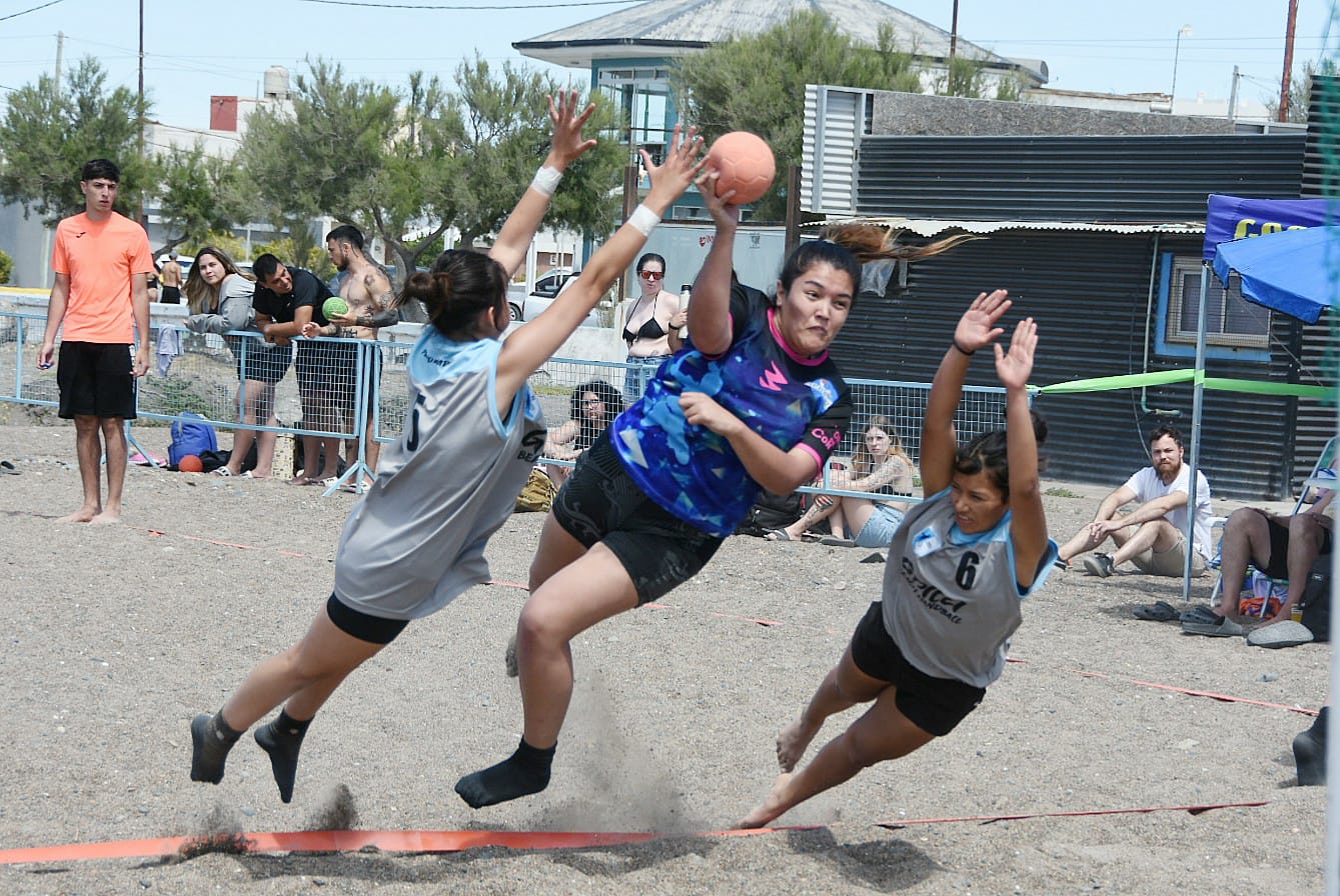 Se Definen Los Campeones Del Beach Handball