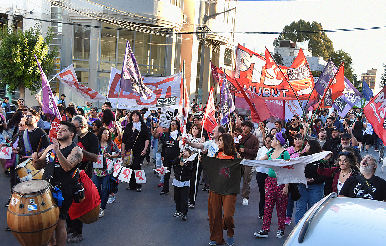 Militantes Y Grupos Sociales Se Movilizaron Por Trelew Para Un Fuerte