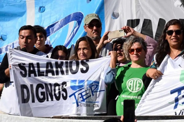 Uma marcha reciente con integrantes de ambos sindicatos. (Foto gentileza diario Río Negro).