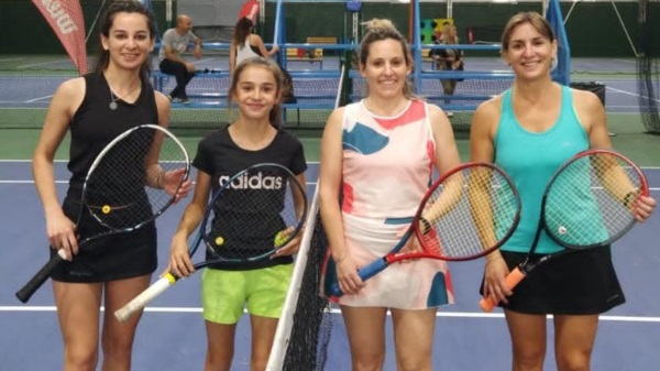 Lara Guzmán/Agustina Viglione y Paola Sánchez/Susana Ferranti, en el partido de semis de 3ra Damas Dobles.