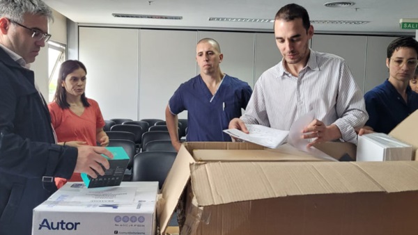 Flamantes. Una postal de la recepción de equipos en el nosocomio. 