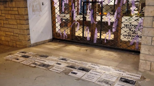 Expresión. Los carteles que aparecieron en la empresa esquelense antes de la apertura de la investigación.