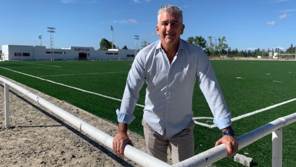 Una de las obras trascendentales de este año fue el césped sintético en la cancha auxiliar.