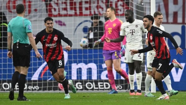 Eintracht Frankfurt golea 5-1 a Bayern Múnich en la Bundesliga.