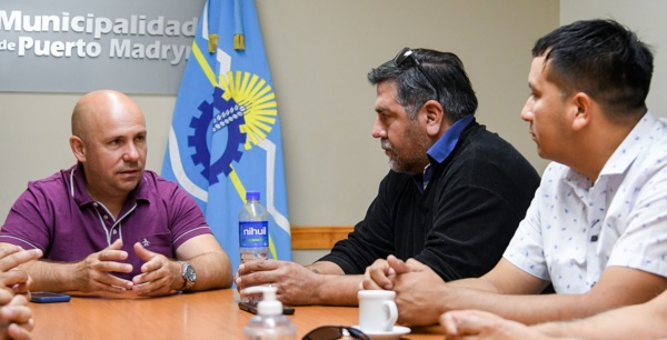 Gustavo Sastre, Cristian Bahamonde y Cristian Acosta, durante la reunión mantenida en la jornada de ayer.