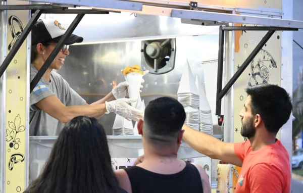 Turistas y residentes podrán disfrutar de variadas propuestas gastronómicas y recreativas frente al  mar.