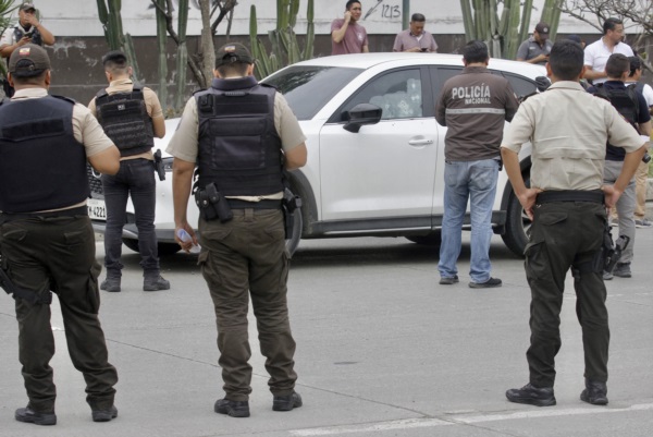 Desconocidos acribillaron al fiscal de Guayas, César Suárez, quien estaba a cargo de numerosas causas contra el narcotráfico.