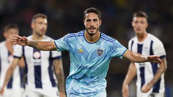 Figal, de cabeza, anotó el segundo para el triunfo de Boca en Córdoba.