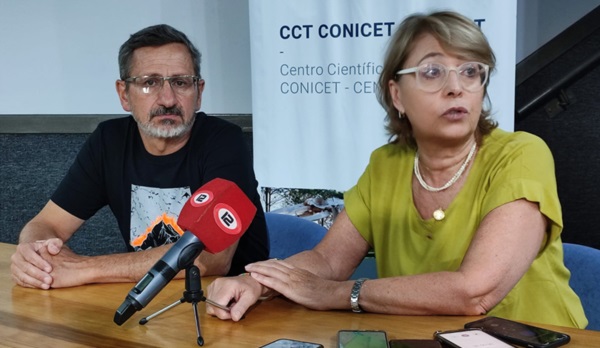 Pablo Bouza y Mirta Lewis, vicedirectora y directora del CENPAT.