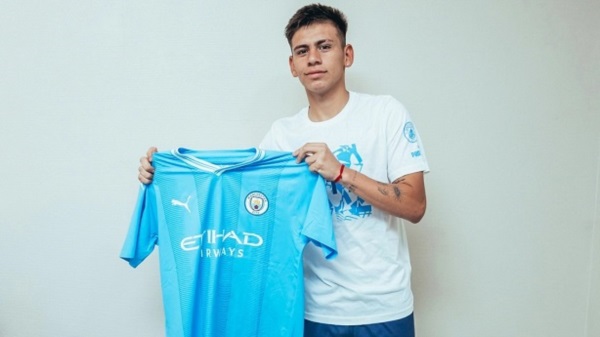 Manchester City anunció la adquisición del "Diablito", por quien pagó 15 millones de dólares.