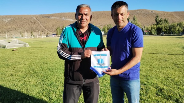 Mariano Moreira (izquierda) junto a Milton Reyes. Foto: Club Río Mayo.