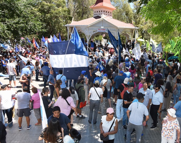 En las calles hubo una representación en la histórica, multitudinaria y pacífica cuando el pueblo se movilizó el miércoles pasado en Chubut.