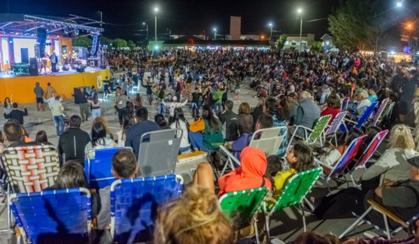 Con gran repercusión se realizó viernes y sábado la Fiesta Provincial del Langostino en Playa Unión, con juegos, comidas y bandas en vivo.