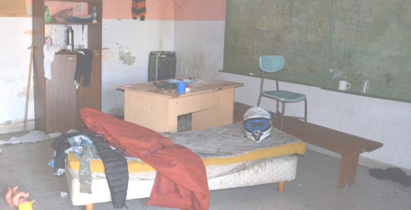Así vive Mariana Ramírez con sus hijos. El lugar no está en condiciones y busca una solución del municipio.