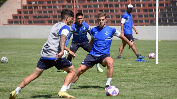 Brown entrena en la Villa Deportiva de Gaiman (Foto: Norman Evans/Jornada).