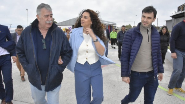Héctor González, Claudia Loyola e Ignacio Torres en el acto.