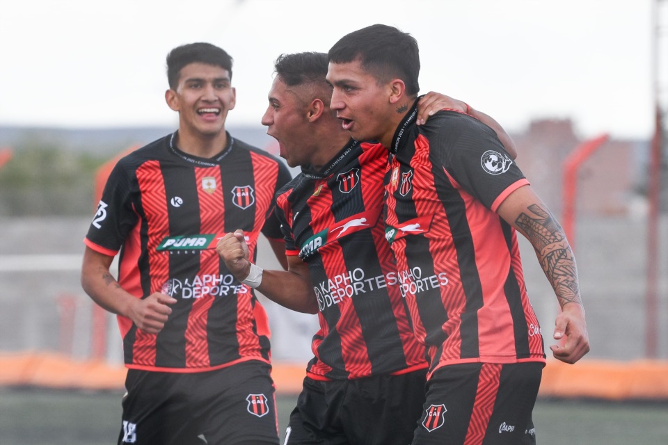 Festejo de gol para Independiente. Foto: Mariano Di Giusto/Jornada