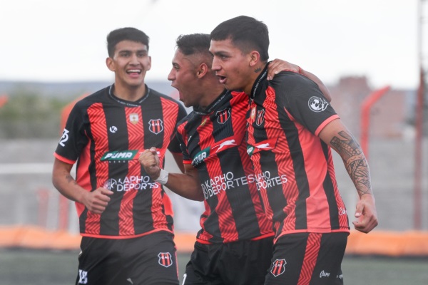 Festejo de gol para Independiente. Foto: Mariano Di Giusto/Jornada