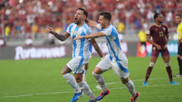 Festejo del gol de Argentina: error del arquero venezolano y Otamendi no perdonó. 