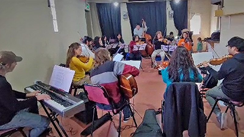 La Orquesta de Cámara “La Francina”, en pleno ensayo para presnetación.