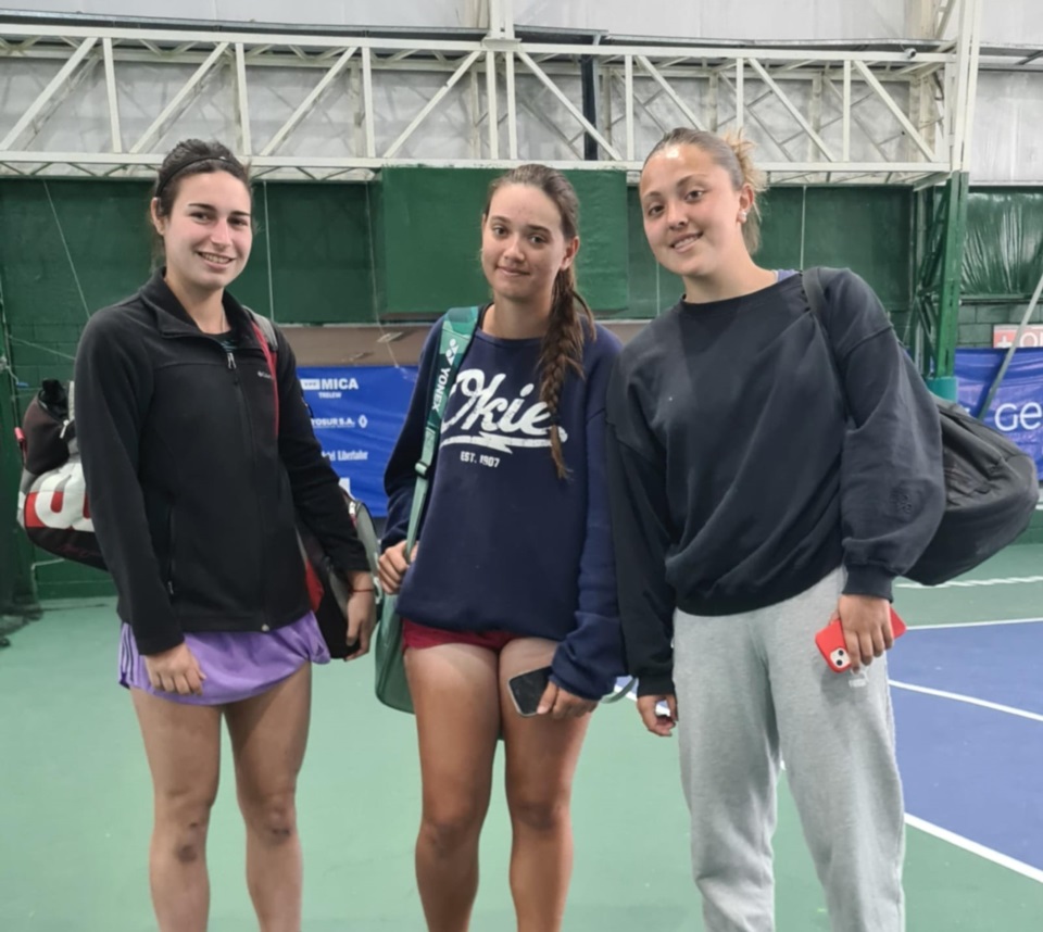 Guadalupe Vazquez (Arg) 22 años, Ana Caregnatto (Br) 17 años, Ana Clara Andrezzini (Arg) 16 años, juegan el W15.
