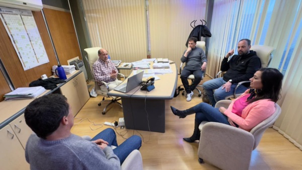 Durante la reunión los funcionarios dialogaron respecto a la necesidad de mejorar la oferta habitacional en Telsen.
