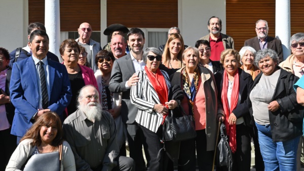 Torres junto a adultos mayores de toda la provincia.