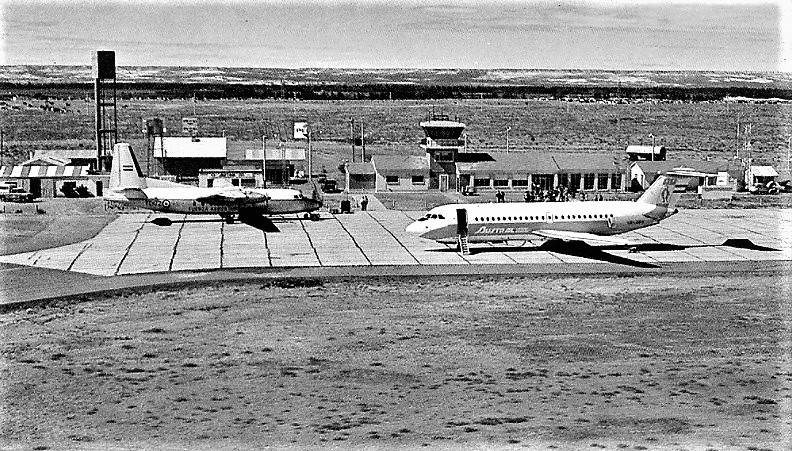 El Aeropuerto viejo de Trelew con dos aviones