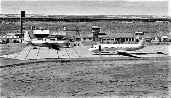 El Aeropuerto viejo de Trelew con dos aviones