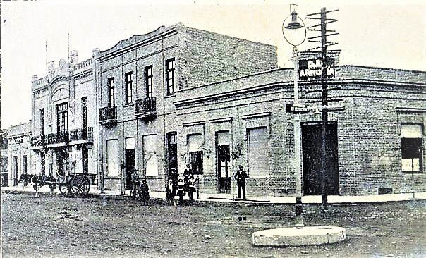 Av. 25 de Mayo y Rivadavia (año 40-50)
