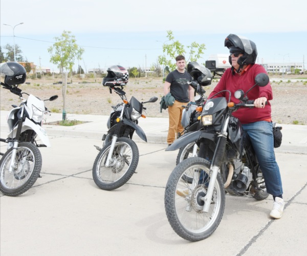 Asciutto, edil y motoquero.