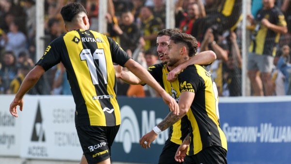 Bruno Pérez festeja el 2-1. Foto: Mariano Di Giusto/Jornada.