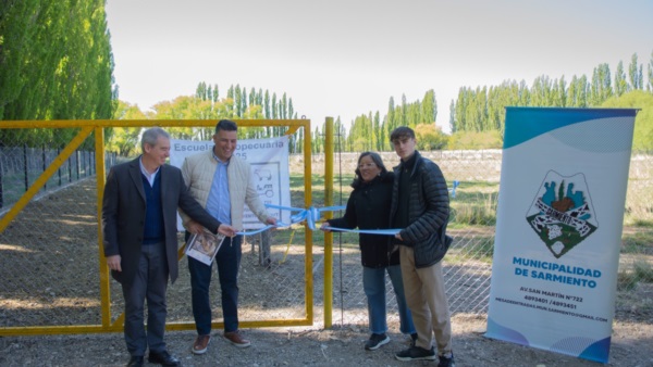 Inauguración del nuevo cerco perimetral para ovinos en la Escuela Agropecuaria N° 725. 