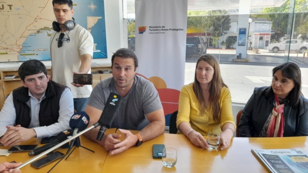 El ministro Diego Lapenna explicando los alcances de las nuevas herramientas.