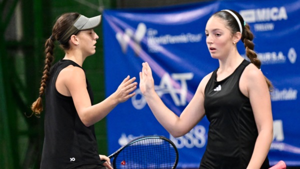 Matilda Casarini y la trelewense Guadalupe Marina cayeron en el debur en el cuadro de dobles. (Foto: Daniel Feldman/Jornada).
