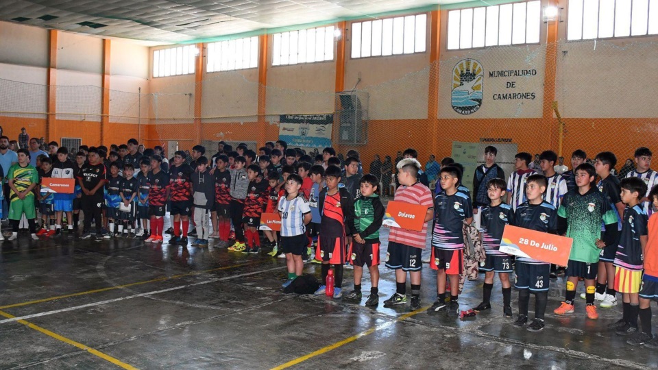Un centenar de chicos representaron a 28 de Julio, Dolavon, Las Plumas y Camarones. 
