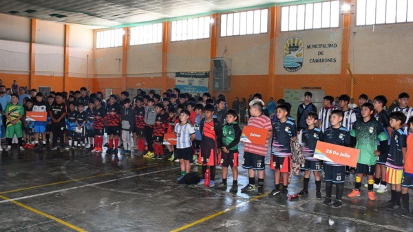 Un centenar de chicos representaron a 28 de Julio, Dolavon, Las Plumas y Camarones. 