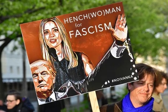 A menudo en la historia, Trump fue acusado de fascista en distintas manifestaciones.