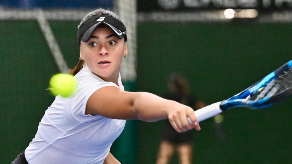 Luciana Moyano sacó del torneo Le Bozec y va ante Castro Zunino por el pase a semis. (Foto: Daniel Feldman).