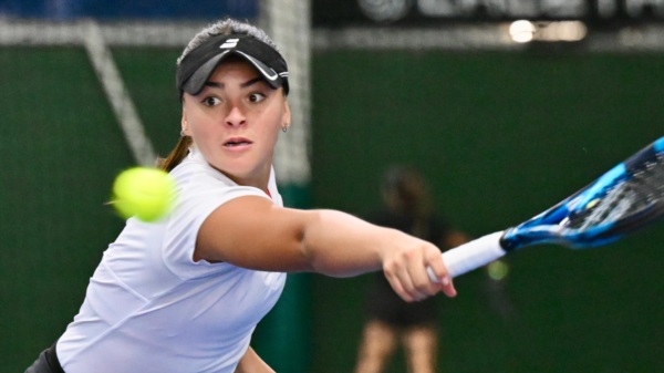 Luciana Moyano sacó del torneo Le Bozec y va ante Castro Zunino por el pase a semis. (Foto: Daniel Feldman).