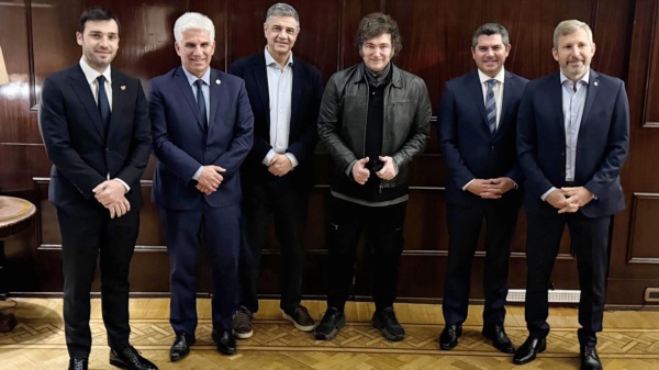 Milei junto a Torres, Orrego, Macri Poggi y Frigerio. 