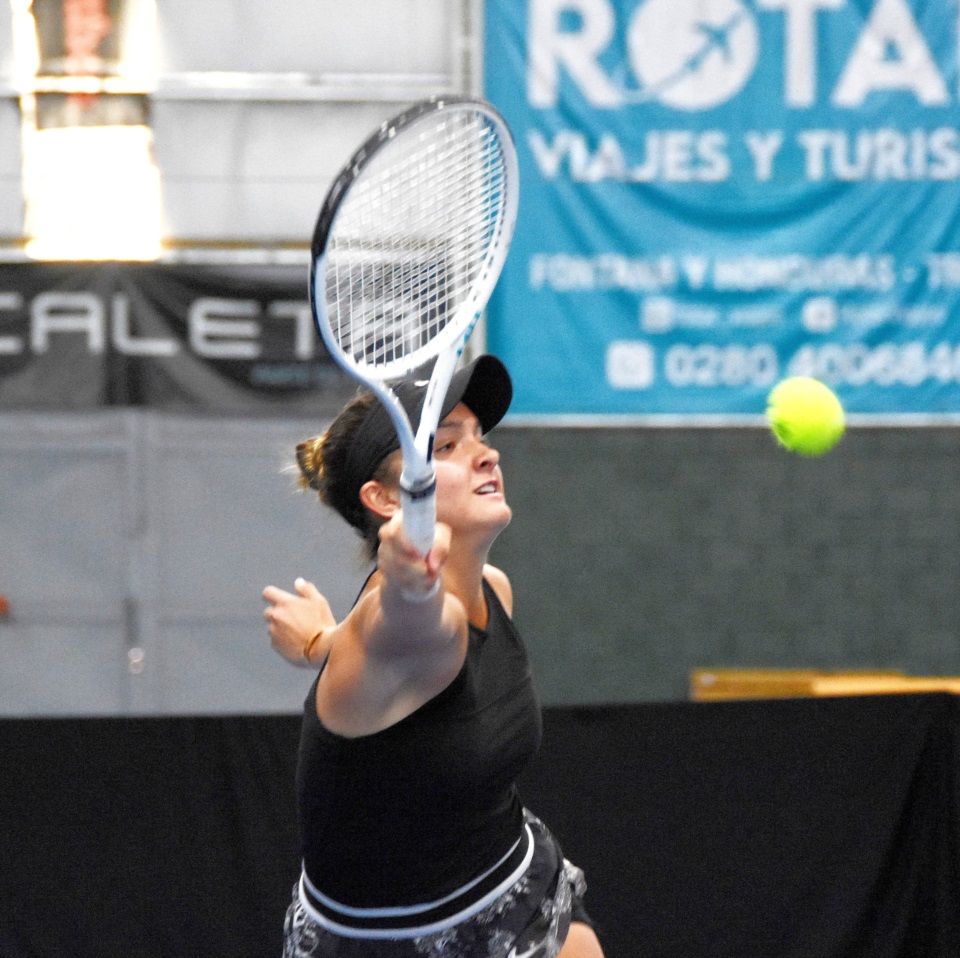 Castro Zunino, de 18 años, aparece como la promesa del tenis peruano. (Foto: Norman Evans/Jornada).