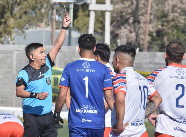 La expulsión de Matías Giménez. Foto: Sergio Esparza.