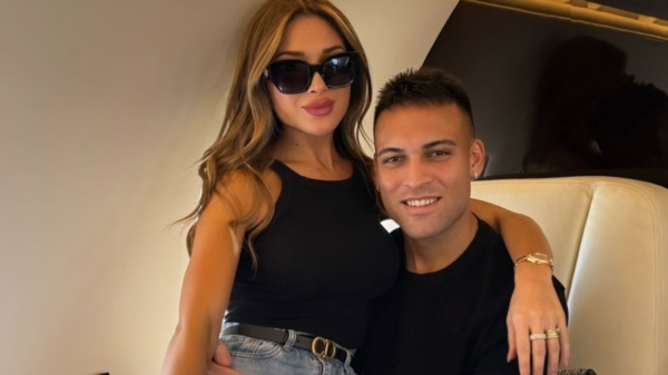  Lautaro Martínez, acompañado por su pareja Agus Gandolfo, rumbo a la gala del Balón de Oro.