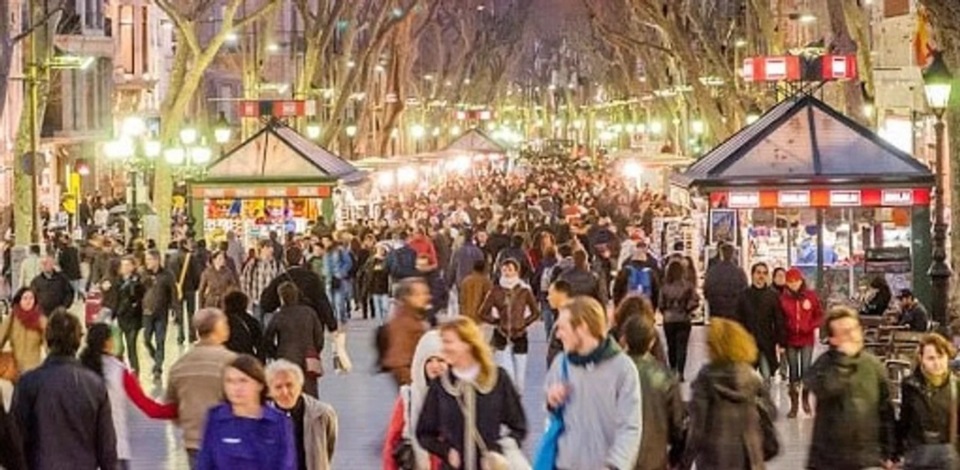 La rambla de Barcelona, uno de los atractivos de la región más visitada de España.