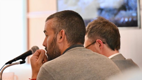 Ricardo La Regina junto a su defensor Federico Ruffa.