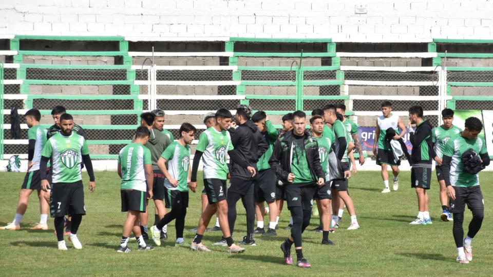 El plantel, antes de la práctica de fútbol. Foto: Sergio Esparza.