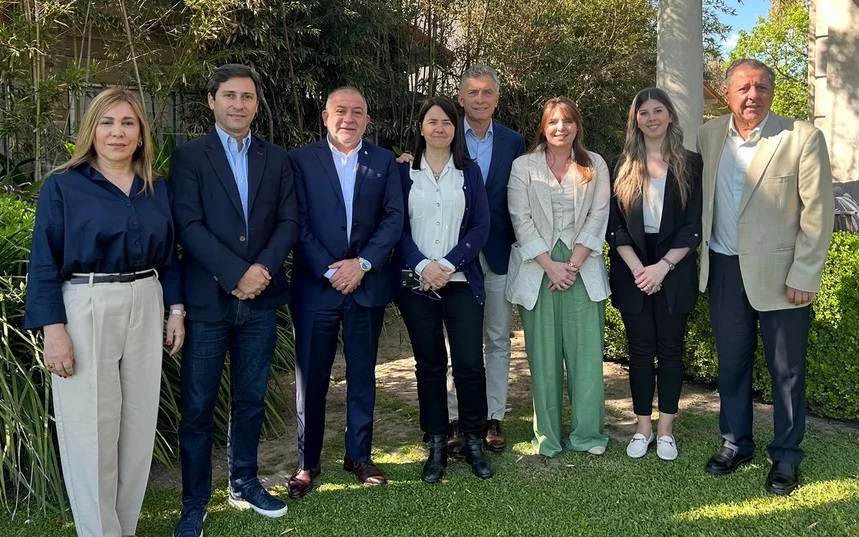 Senadora Cristina, con Macri.