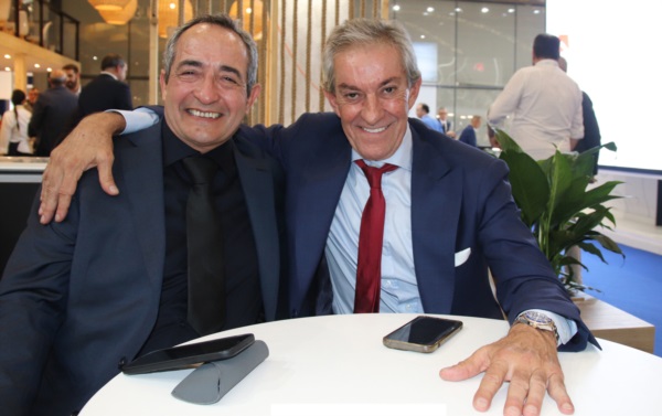 Álvarez Castellano (der.) se acerca a CAFACh.