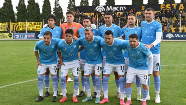 El plantel del CADU en el Abel Sastre. (Foto: Daniel Feldman/Jornada).